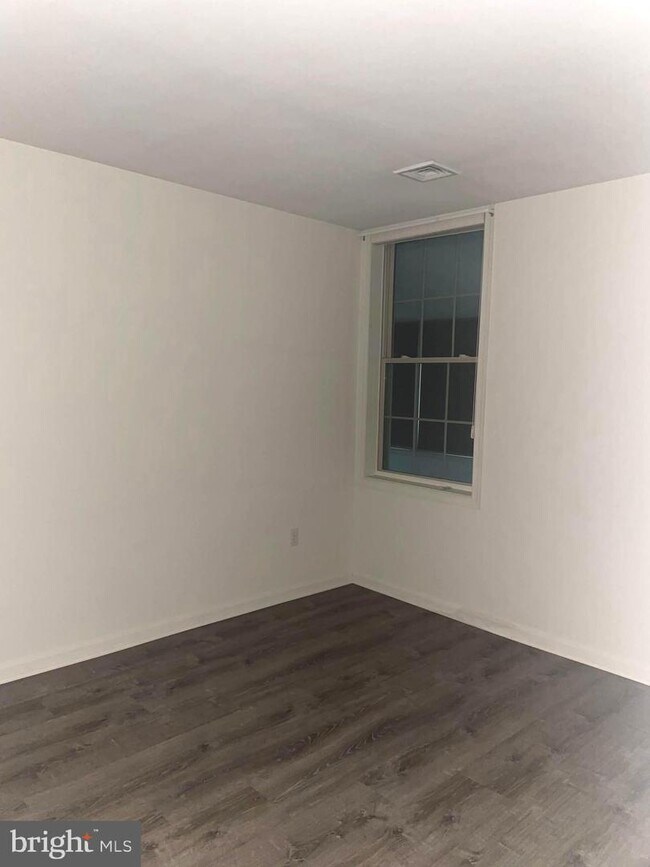 Building Photo - 2066 Deer Run Dr