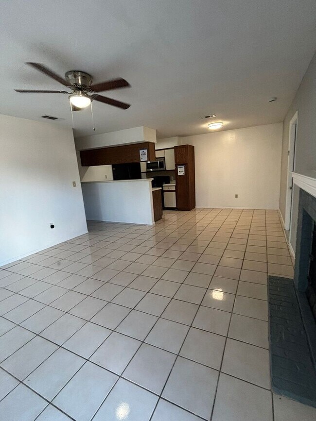Building Photo - 543-545 Canary Lane