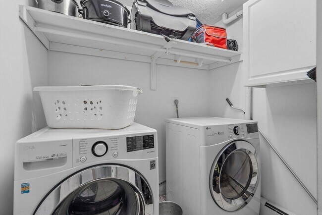 Building Photo - 4 Sterling Ln