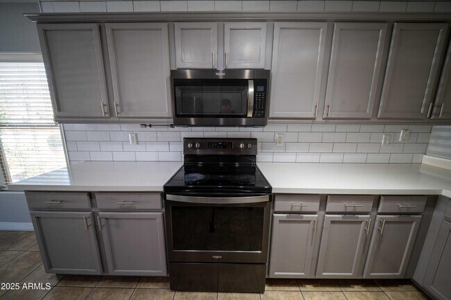 Building Photo - 11725 W Flanagan St