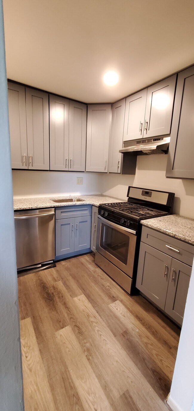 Building Photo - 707 Meadowview Ln