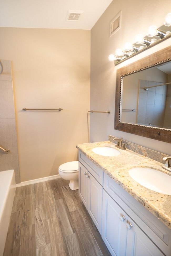 Building Photo - 15006 S 27th Way