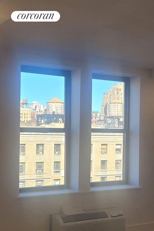 Building Photo - 45 W 81st St