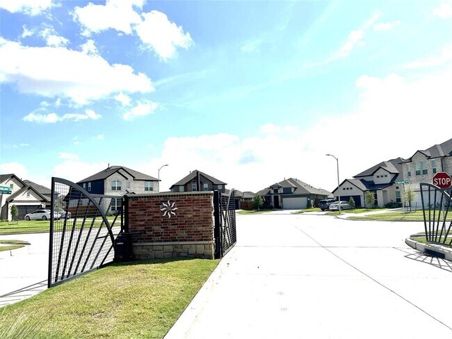 Primary Photo - 2437 Fairway Hbr Dr