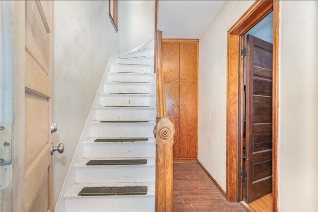 Building Photo - 560 S Stryker Ave