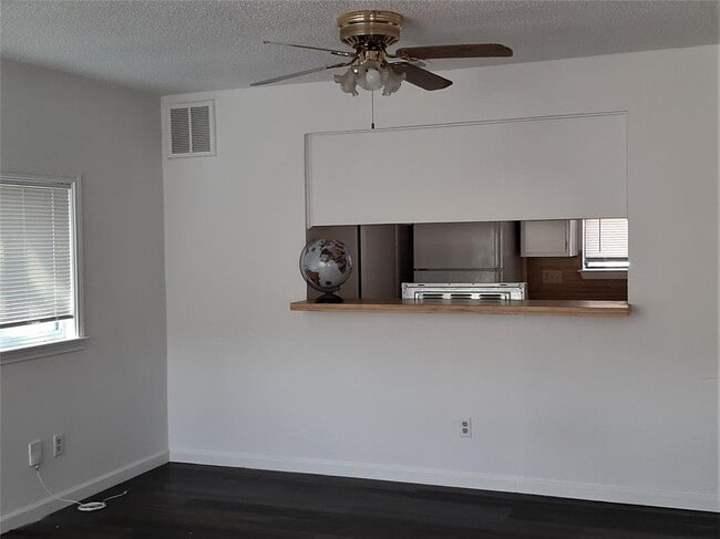 Building Photo - 3601 N Hills Dr