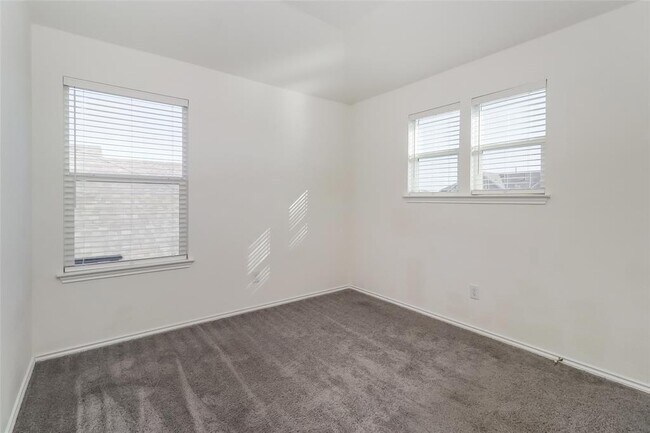 Building Photo - 1621 Stinnett Dr