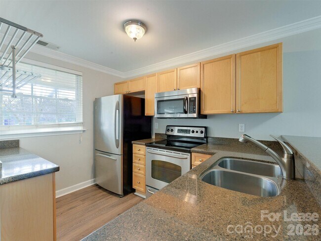 Building Photo - 1224 Green Oaks Ln