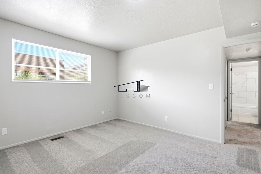 Building Photo - 445 W 4900 S
