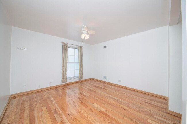 Building Photo - 5300 Carriage Way Dr