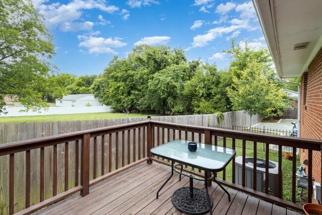 Building Photo - 205 Sunset Dr