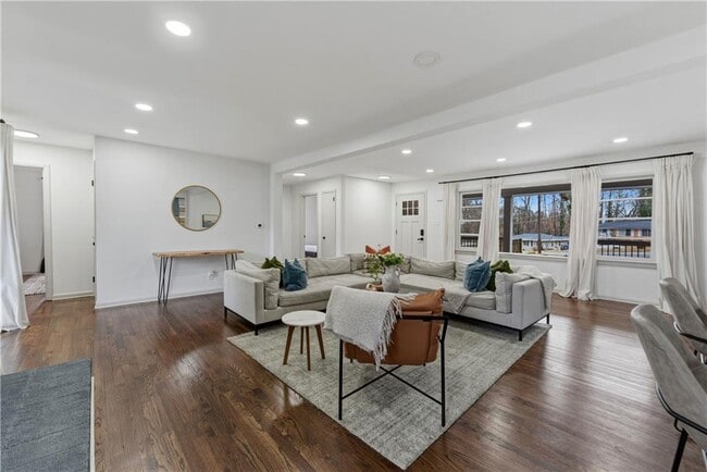 Building Photo - 2393 Lilla Cir SW