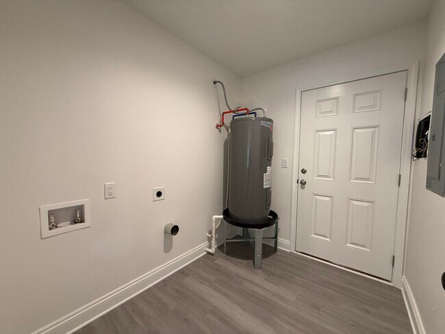 Building Photo - 32 Constitution Ave