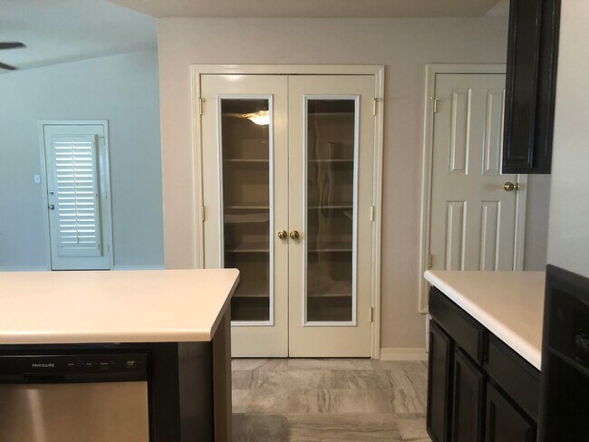 Building Photo - 6216 Lovebird Ln