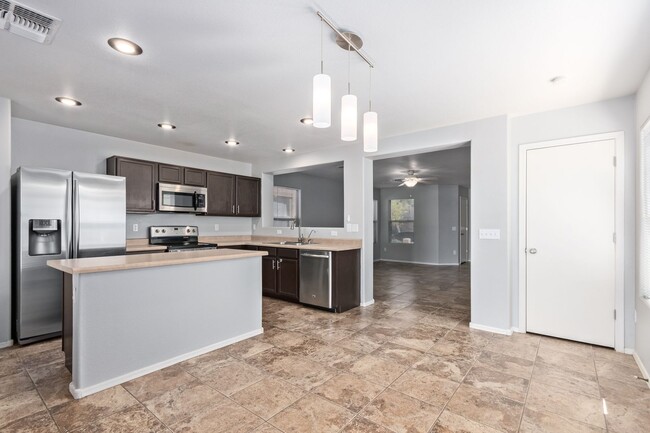 Building Photo - Amazing 3 Bedroom Home in Great Queen Cree...