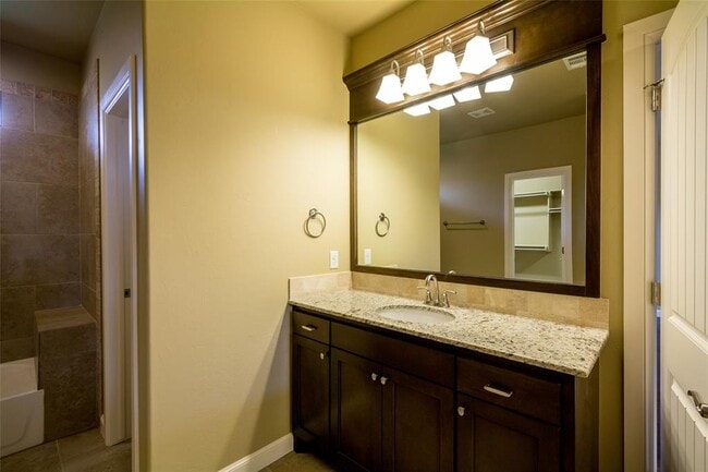 Building Photo - 2701 Hermoso Cir