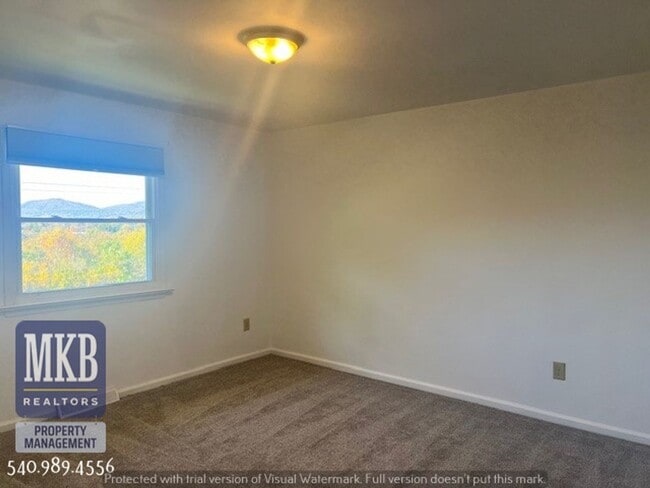 Building Photo - 4 Bedroom 2 Bath in Monterey Neighborhood