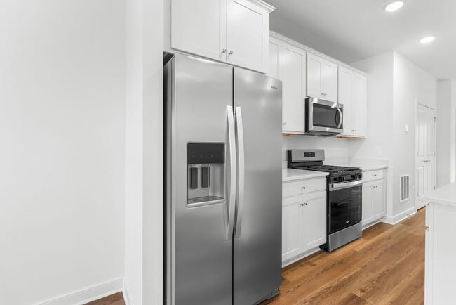 Building Photo - Rent – Brand New Townhome in the Watershed Community