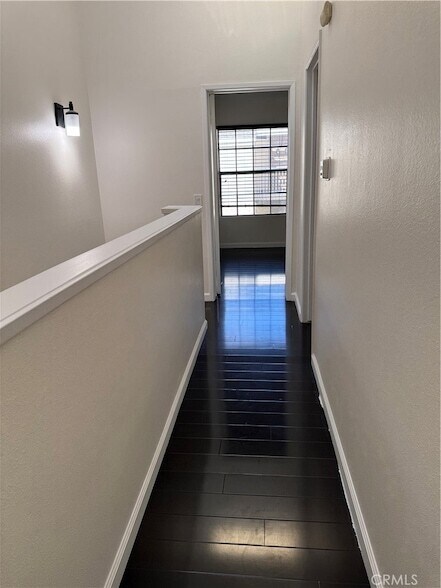 Building Photo - 252 Pineview