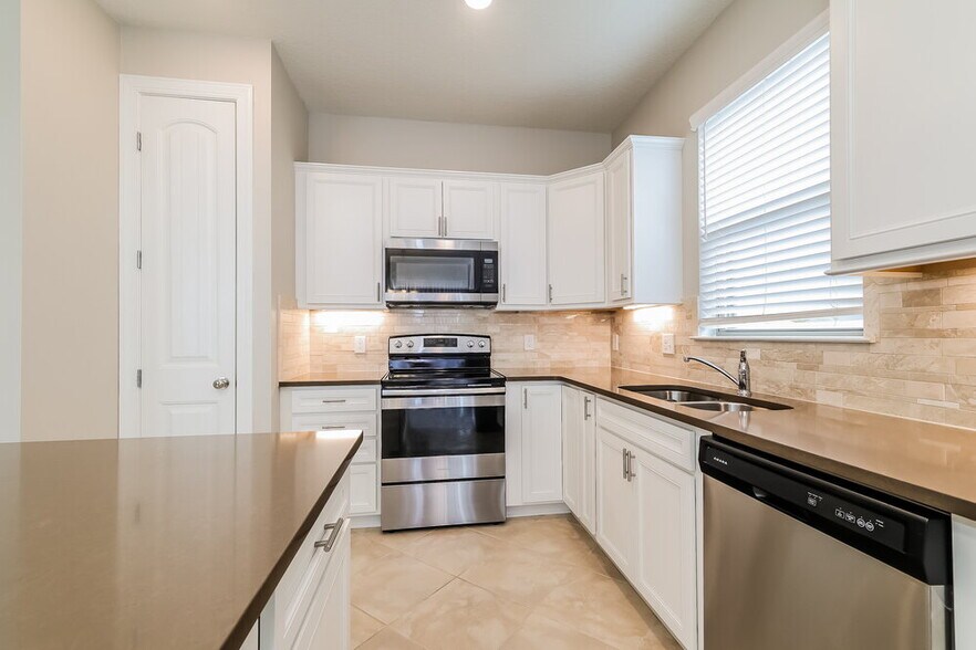 Building Photo - 1761 Cayman Cove Cir