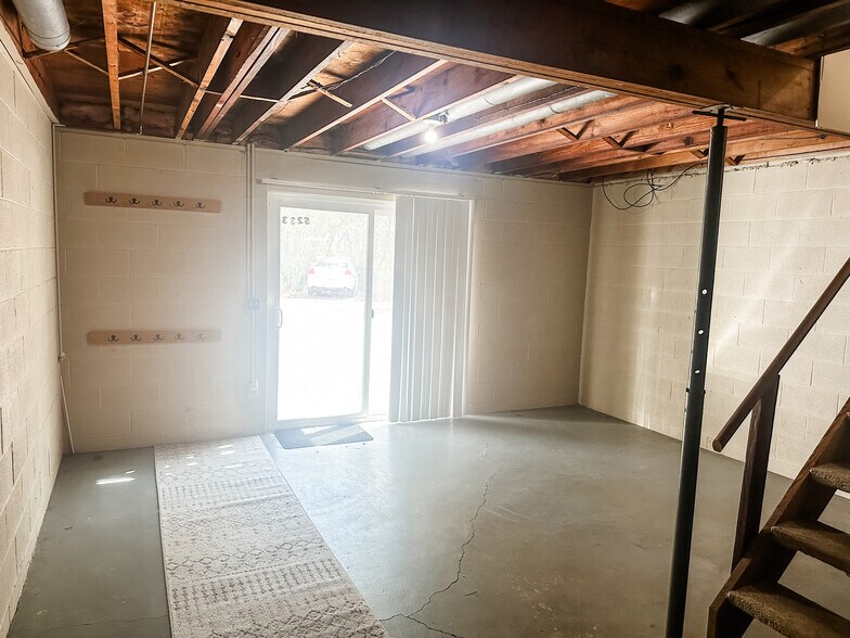 Walk out basement flex space - 5229 Rule Rd
