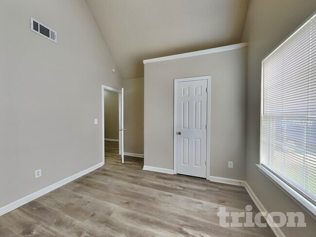 Building Photo - 805 Marcus Ln