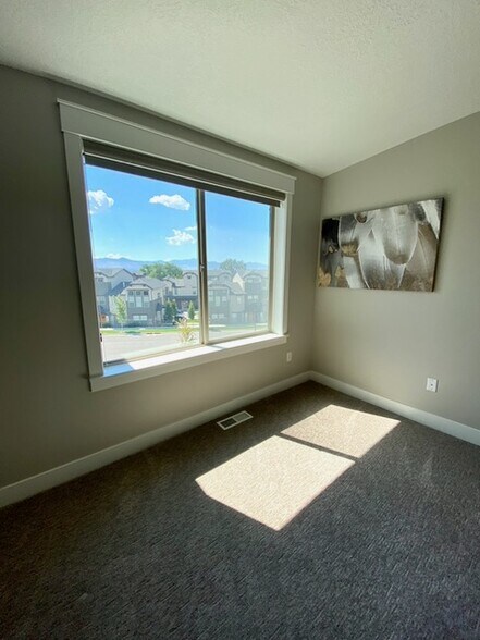 Building Photo - 10439 S Beetdigger Blvd