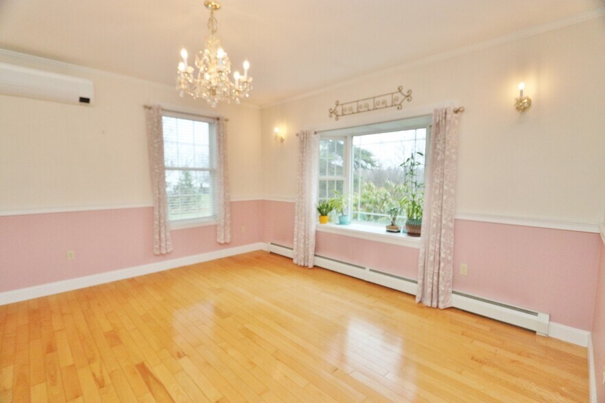 Building Photo - 21 Longmeadow Dr