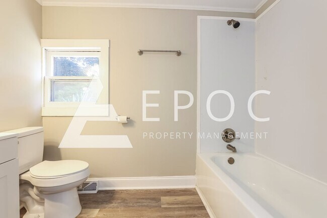 Building Photo - 1308 Madison St