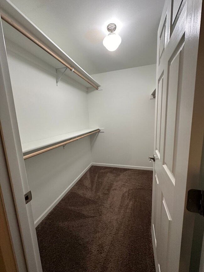 Building Photo - 921 Quail Point Ct