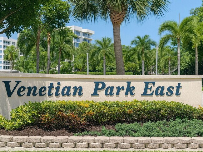 Building Photo - 916 NE 27th Ave