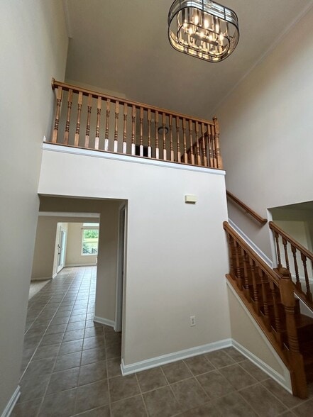 Building Photo - 9130 Bennington Way