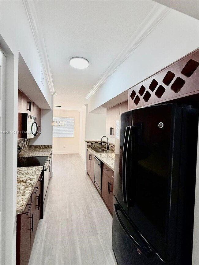 Building Photo - 131 SW 117th Ave