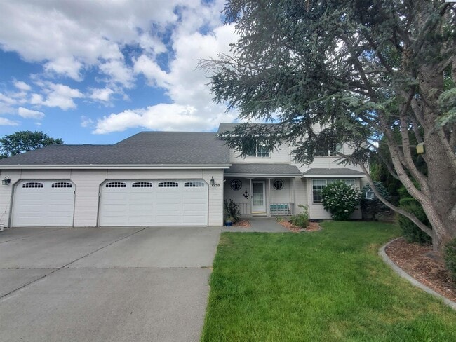 Building Photo - Pet friendly, avail July 1