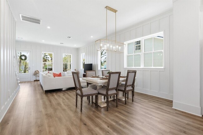 Building Photo - 4712 Avenue Q