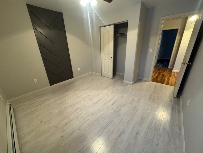 Building Photo - 2 story 3 bd 1.5 bath townhouse in Lavelle Estates!