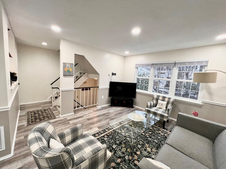 Building Photo - 2361 Hunters Square Ct