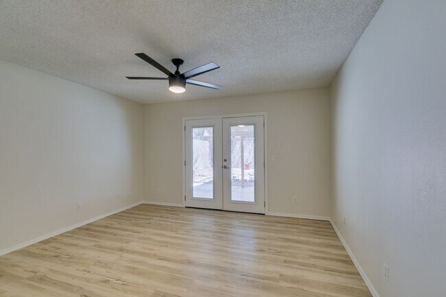 Building Photo - EASTERN AND WINDMILL 3 BEDROOM HOME WITH LARGE BACKYARD, NO HOA, AND SOLAR PANELS
