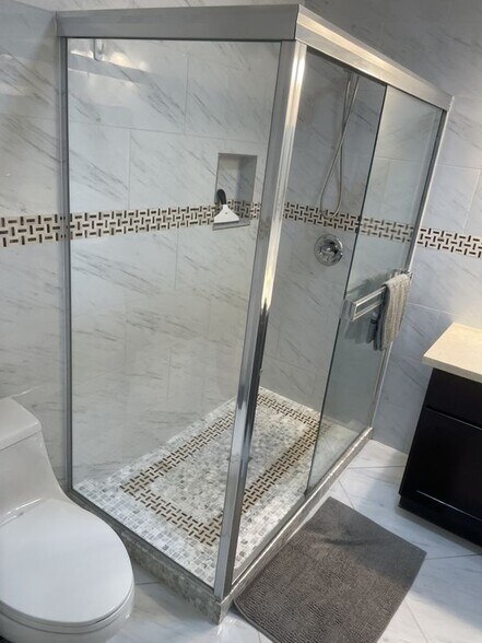 Building Photo - 586 39th Ave