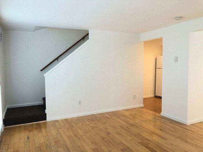 Building Photo - Piedmont Neighborhood light-filled townhom...