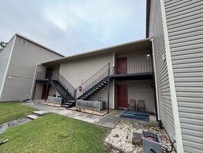 Building Photo - 1123 Southwood Dr