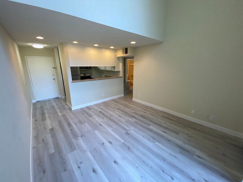 Building Photo - 3715 S Canfield Ave