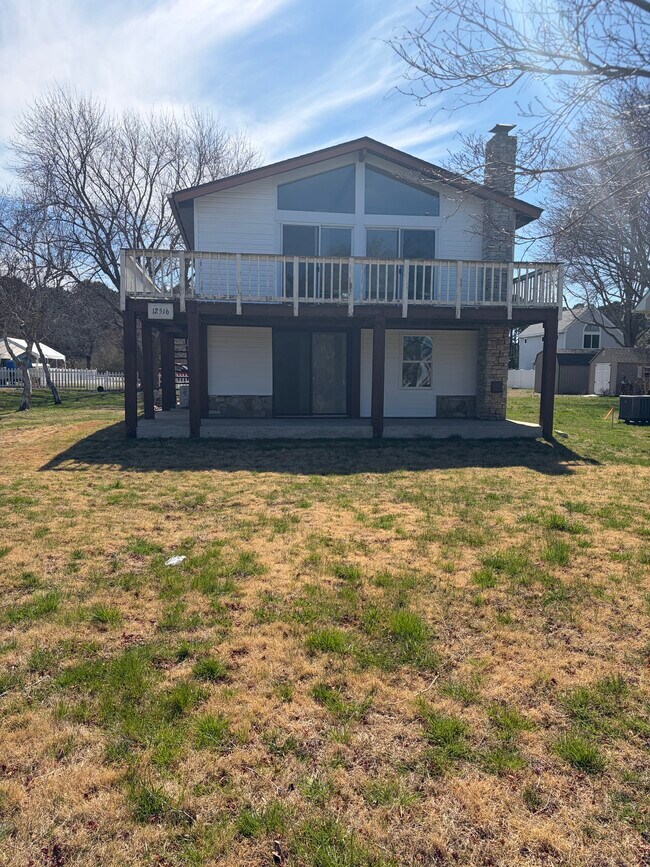 Front of apartment - 12516 W Torquay Rd