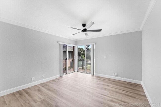 Building Photo - 1866 Fairview Villas Dr