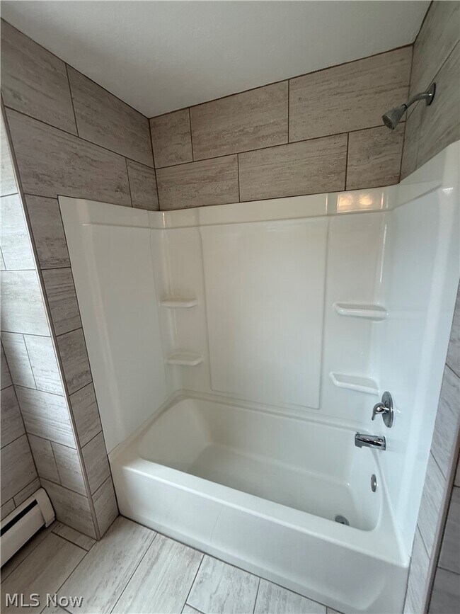 Building Photo - 2520 Flintridge Dr