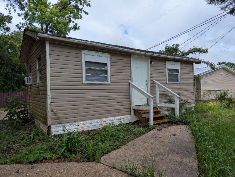 Building Photo - 7485 Old Shell Rd