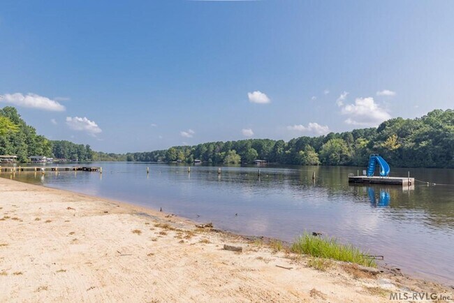 Building Photo - 2 Bedroom, 2 Bath Home located in Tanglewood Shores