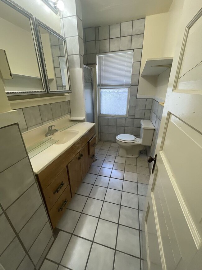 Building Photo - 952 Greenwood Ave