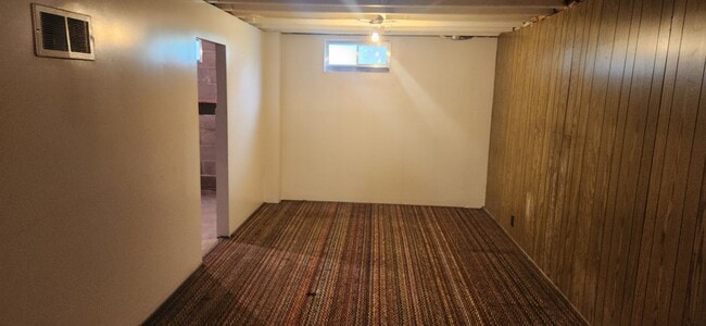 Building Photo - 2 Bedroom with bonus rec space in basement!