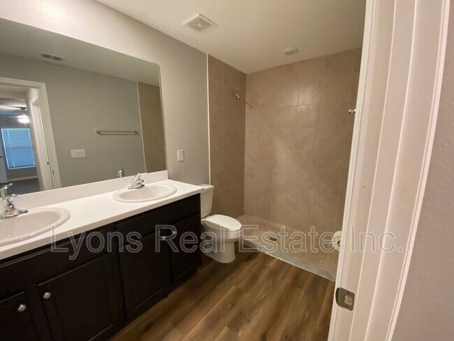 Building Photo - 2343 Briarwood St